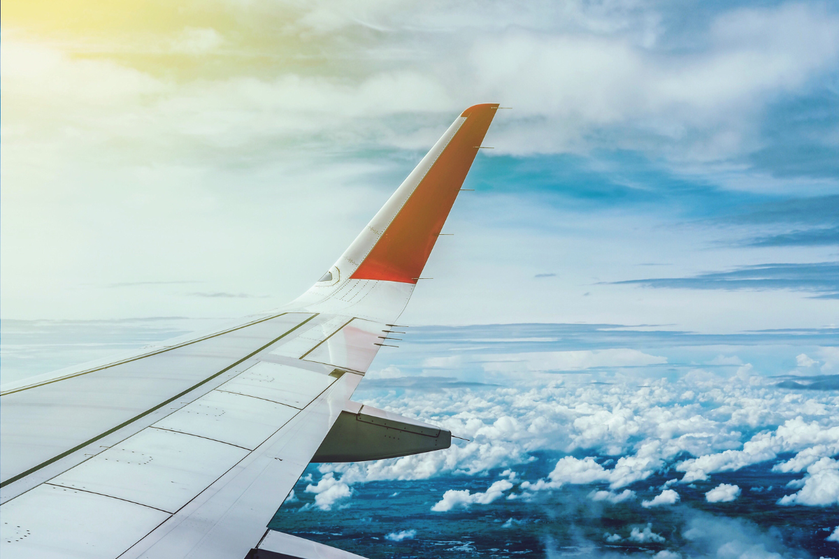 Direkt- vs. Anschlussflüge: Was ist besser für Ihre Reise?