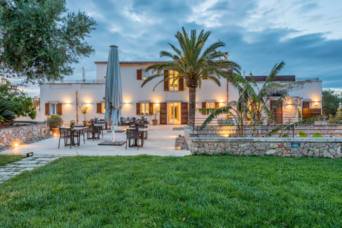 Save Big with Hotel Flash Sales and Last-Minute Discount Offers: Your Wallet Will Thank You